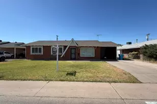 4225 W Citrus Way, Phoenix, AZ 85019 - Photo 1
