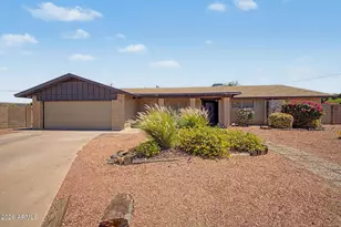 2661 E Brown St, Phoenix, AZ 85028 - Photo 1
