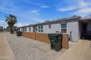 907 N 22nd Pl, Phoenix, AZ 85006 - Photo 1
