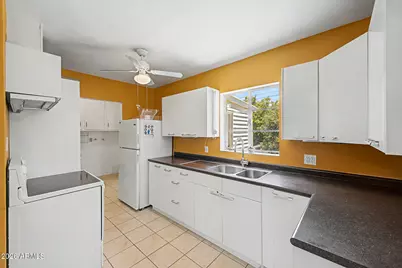 3515 E Amelia Avenue, Phoenix, AZ 85018 - Photo 6