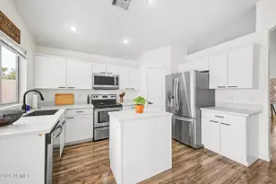822 E Monona Dr, Phoenix, AZ 85024 - Photo 1