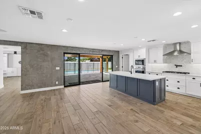 301 E Royal Palm Road, Phoenix, AZ 85020 - Photo 1