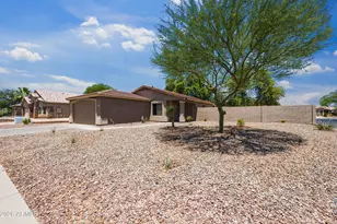 1616 E Desert Ln, Phoenix, AZ 85042 - Photo 1