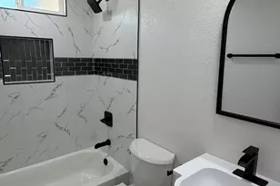 7426 W Holly St, Phoenix, AZ 85035 - Photo 10
