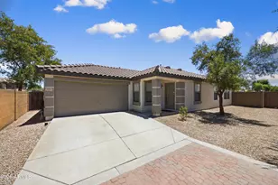 2851 E Cherry Hills Dr, Chandler, AZ 85249 - Photo 1