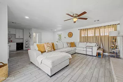 5201 W Wilshire Drive, Phoenix, AZ 85035 - Photo 1