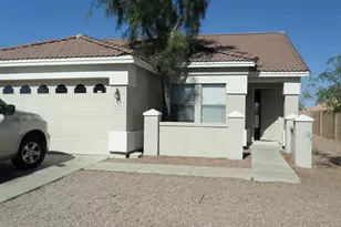 910 E Beth Dr, Phoenix, AZ 85042 - Photo 1