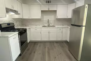 1302 N 48th Pl, Phoenix, AZ 85008 - Photo 1