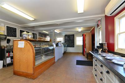 72 East Main Road, Middletown, RI 02842 - Photo 34