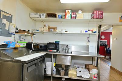 72 East Main Road, Middletown, RI 02842 - Photo 20