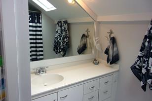 22 Dixon St, Newport, RI 02840 - Photo 4