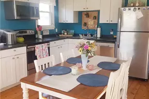 8 Katzman Pl, Newport, RI 02840 - Photo 4