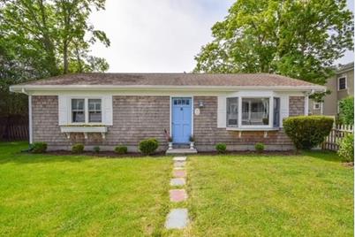 39 Grafton Street, Newport, RI 02840 - Photo 1