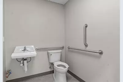 300 Coddington Highway #108, Middletown, RI 02842 - Photo 8