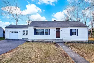 4 Hillcrest Ave, Smithfield, RI 02828 - Photo 2