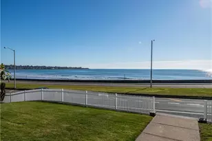 132 Memorial Blvd, Newport, RI 02840 - Photo 16