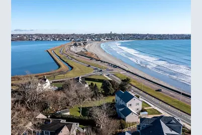 132 Memorial Boulevard, Newport, RI 02840 - Photo 4