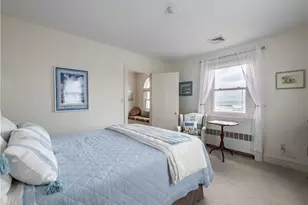 132 Memorial Blvd, Newport, RI 02840 - Photo 12