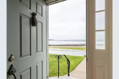 132 Memorial Boulevard, Newport, RI 02840 - Photo 2