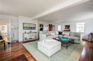 132 Memorial Blvd, Newport, RI 02840 - Photo 8