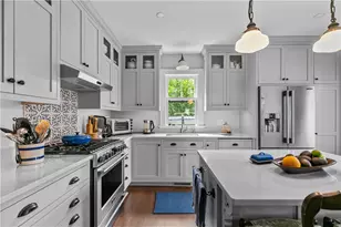 132 Ruggles Ave, Newport, RI 02840 - Photo 6