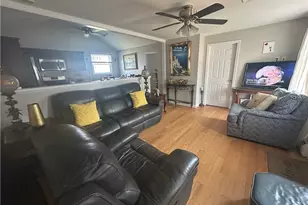 1 Holly St, East Providence, RI 02915 - Photo 4