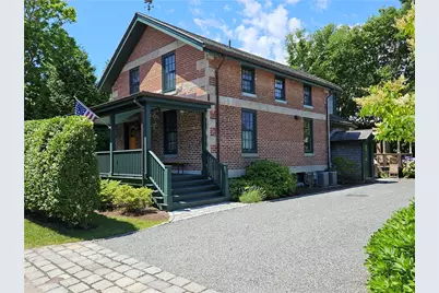 209 Coggeshall Avenue, Newport, RI 02840 - Photo 1