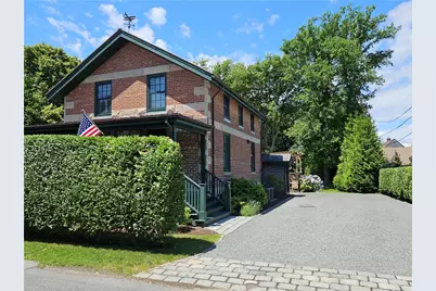 209 Coggeshall Avenue, Newport, RI 02840 - Photo 2