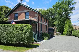 209 Coggeshall Ave, Newport, RI 02840 - Photo 2