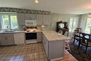 15 Hammersmith Rd, Newport, RI 02840 - Photo 10