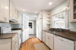 36 Kay Blvd, Newport, RI 02840 - Photo 6