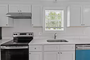 2958 E Main Rd, Portsmouth, RI 02871 - Photo 8