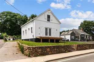 2958 E Main Rd, Portsmouth, RI 02871 - Photo 2