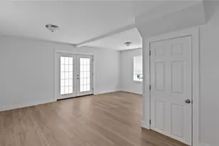 2958 E Main Rd, Portsmouth, RI 02871 - Photo 14