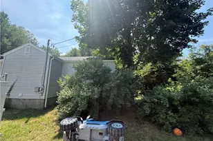 22 Liberty Ln, Glocester, RI 02857 - Photo 8