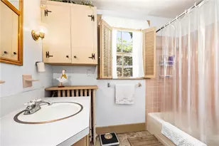 23 Willow St, Newport, RI 02840 - Photo 26