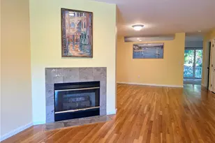 203 Dean Ridge Ct, Cranston, RI 02920 - Photo 4