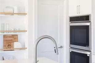 10 Mt Hope Ave, Portsmouth, RI 02871 - Photo 6