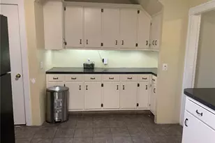 16 Grafton St, Newport, RI 02840 - Photo 2