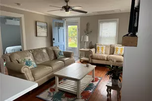 53 Center Ave, Middletown, RI 02842 - Photo 2