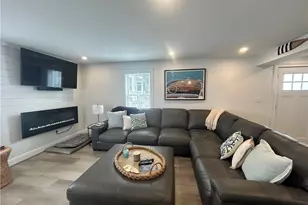 23 Anthony St, Newport, RI 02840 - Photo 6