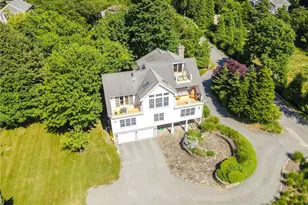 30 Bonnet View Dr, Jamestown, RI 02835 - Photo 2