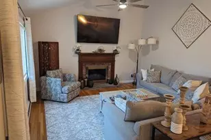 24 Longmeadow Ave, Middletown, RI 02842 - Photo 4