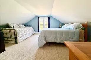 327 Spring St, Newport, RI 02840 - Photo 10