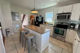 20 Narragansett Ave, Newport, RI 02840 - Photo 1