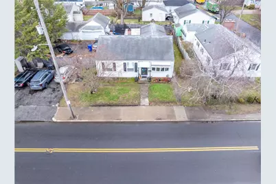 496 Beverage Hill Avenue, Pawtucket, RI 02861 - Photo 2
