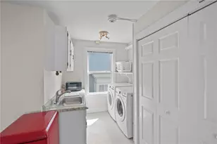 26 Franklin St, Newport, RI 02840 - Photo 16