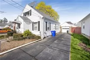 39 Hillview Ave, Providence, RI 02908 - Photo 2