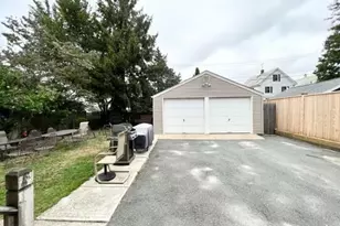 10 Hammond St, Newport, RI 02840 - Photo 24