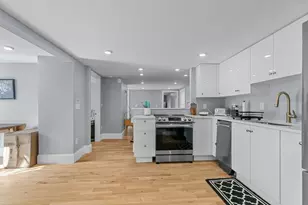 382 Spring St, Newport, RI 02840 - Photo 2